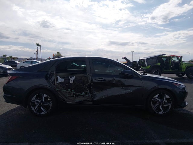 5NPLS4AG3PH093068 Hyundai ELANTRA SEL