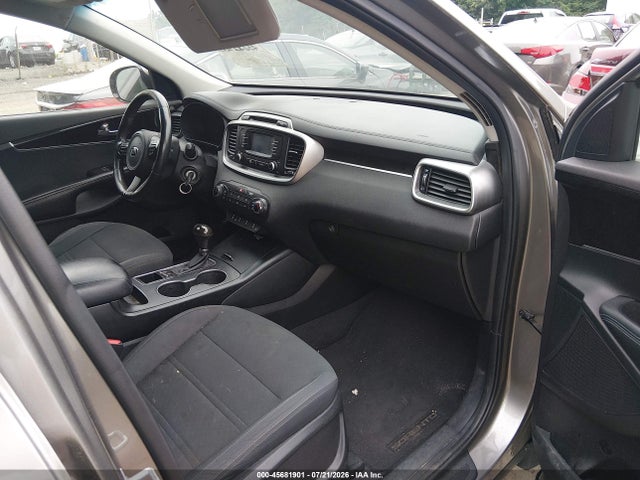 45681901 :رقم المزاد ، 5XYPGDA32GG136760 vin ، 2016 Kia Sorento 2.4l Lx مزاد بيع