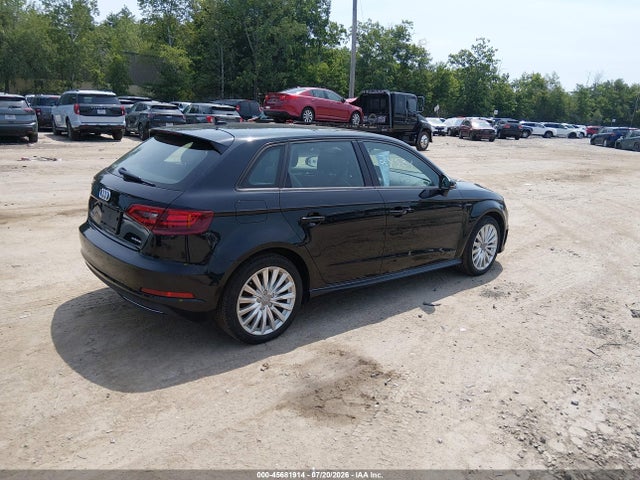 45681914 :رقم المزاد ، WAUUPBFF6GA145310 vin ، 2016 Audi A3 E-tron 1.4t Premium مزاد بيع