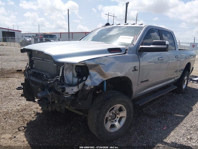 45681953 :رقم المزاد ، 3C6UR5DL8MG580339 vin ، 2021 Ram 2500 Big Horn  4x4 6'4 Box مزاد بيع