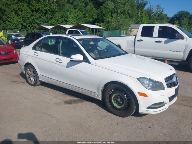 45682120 :رقم المزاد ، WDDGF8AB8DR290460 vin ، 2013 Mercedes-benz C 300 Luxury 4matic مزاد بيع