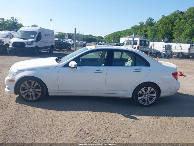 45682120 :رقم المزاد ، WDDGF8AB8DR290460 vin ، 2013 Mercedes-benz C 300 Luxury 4matic مزاد بيع