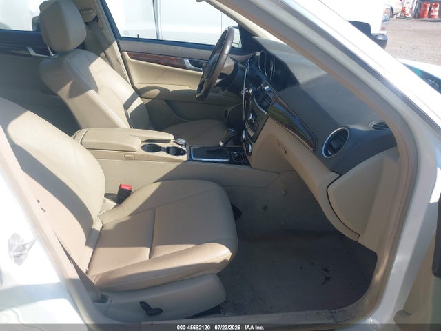 45682120 :رقم المزاد ، WDDGF8AB8DR290460 vin ، 2013 Mercedes-benz C 300 Luxury 4matic مزاد بيع