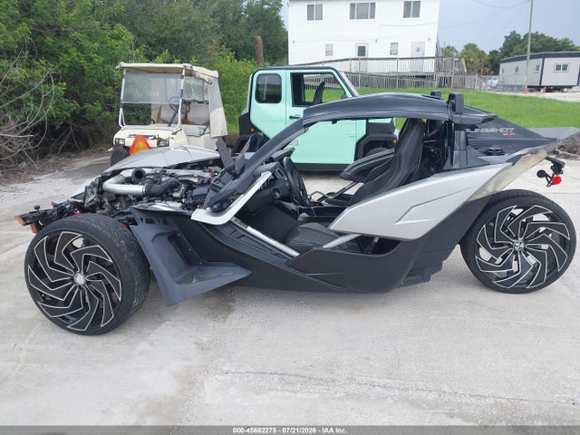 Polaris Slingshot 2017 57XAARFA5H8123948 Image 3