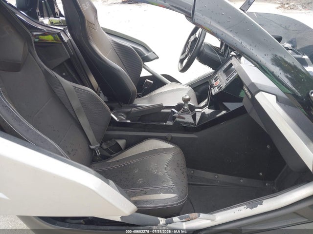 Polaris Slingshot 2017 57XAARFA5H8123948 Image 5