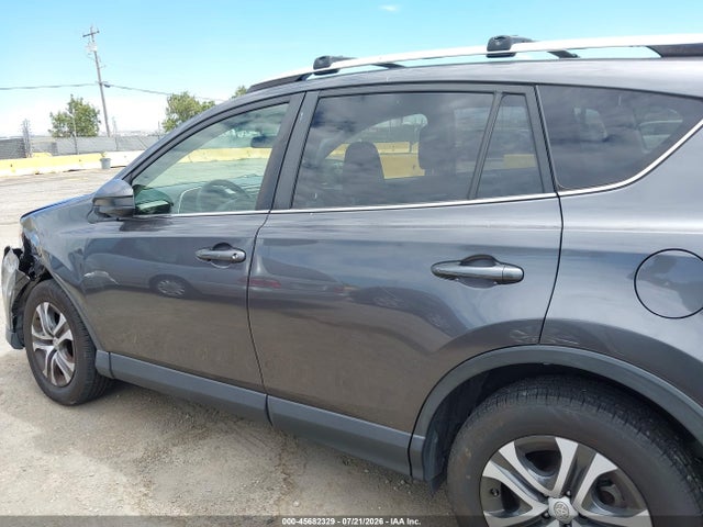 Toyota RAV4 LE 2016 JTMZFREV8GJ077850 Image 16