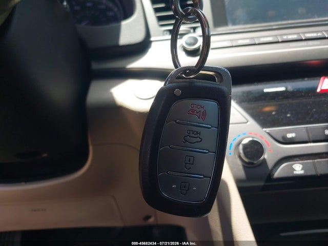 2017 Hyundai Elantra Value Edition მანქანა იყიდება აუქციონზე, vin: 5NPD84LF8HH203752, აუქციონის ნომერი: 45682434