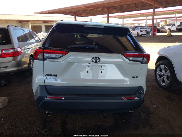 2T3C1RFV9NW191504 Toyota Rav4 Xle Premium