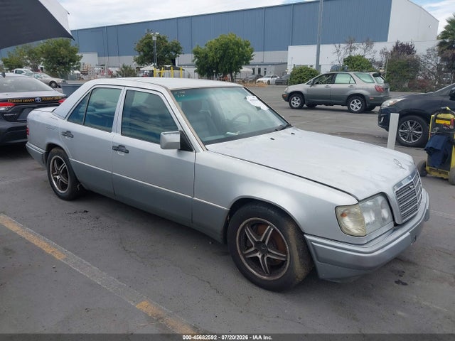 Продажа на аукционе авто 1994 Mercedes-benz E 320, vin: WDBEA32E2RC116808, номер лота: 45682592