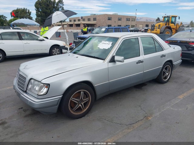 Продажа на аукционе авто 1994 Mercedes-benz E 320, vin: WDBEA32E2RC116808, номер лота: 45682592