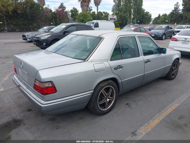 Продажа на аукционе авто 1994 Mercedes-benz E 320, vin: WDBEA32E2RC116808, номер лота: 45682592