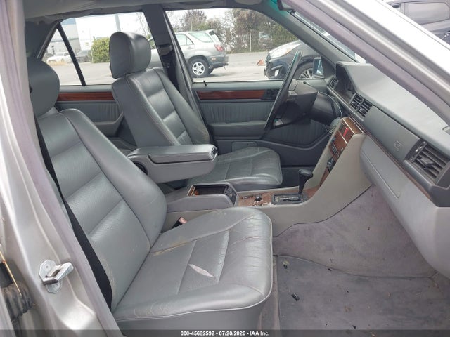 Продажа на аукционе авто 1994 Mercedes-benz E 320, vin: WDBEA32E2RC116808, номер лота: 45682592
