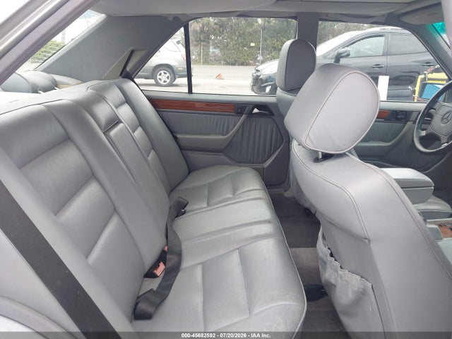 Продажа на аукционе авто 1994 Mercedes-benz E 320, vin: WDBEA32E2RC116808, номер лота: 45682592
