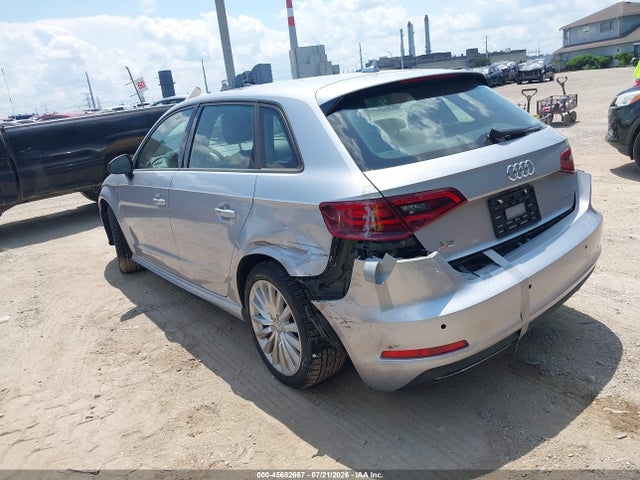 45682667 :رقم المزاد ، WAUUPBFF6GA111139 vin ، 2016 Audi A3 E-tron 1.4t Premium مزاد بيع