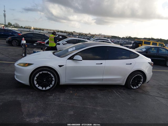 Продаж на аукціоні авто 2025 Tesla Model 3 Long Range Rear-wheel Drive/standard Rear-wheel Drive, vin: 5YJ3E1EA2SF936423, номер лоту: 45682889
