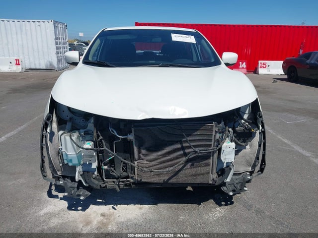 JN1BJ1CP3JW183741 Nissan Rogue Sport S