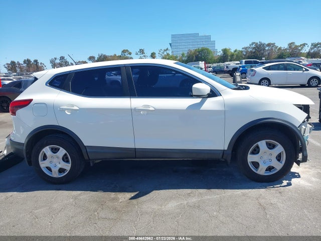 JN1BJ1CP3JW183741 Nissan Rogue Sport S