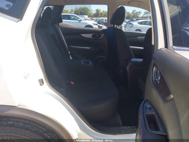 JN1BJ1CP3JW183741 Nissan Rogue Sport S