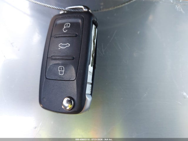WVGAV7AX8GW039268 Volkswagen Tiguan R-line