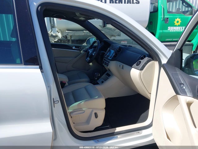 WVGAV7AX8GW039268 Volkswagen Tiguan R-line