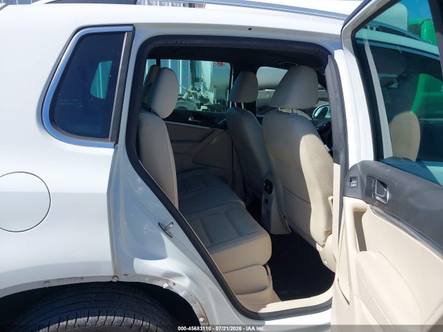 WVGAV7AX8GW039268 Volkswagen Tiguan R-line