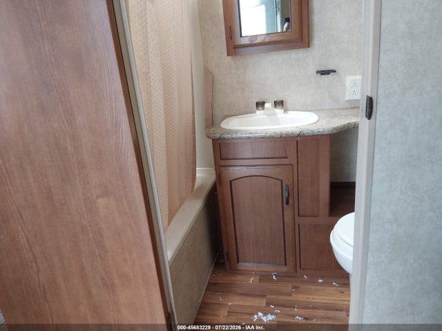 Продаж на аукціоні авто 2013 Forest River Wildwood Srv Toyhauler Travel Trailer, vin: 4X4TWTD28DR343157, номер лоту: 45683229
