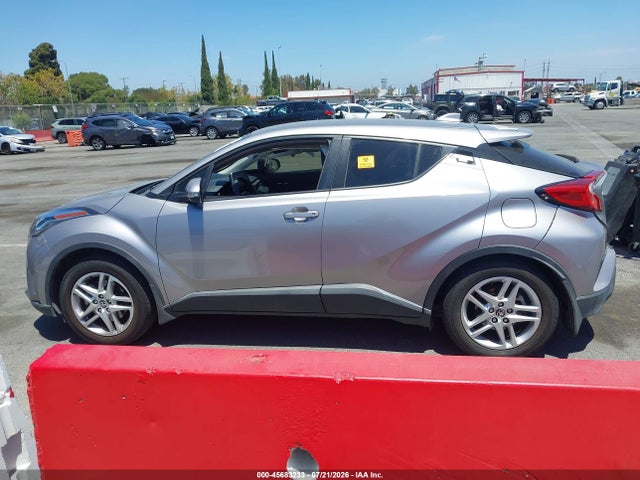 JTNKHMBX4L1084675 Toyota C-HR LE