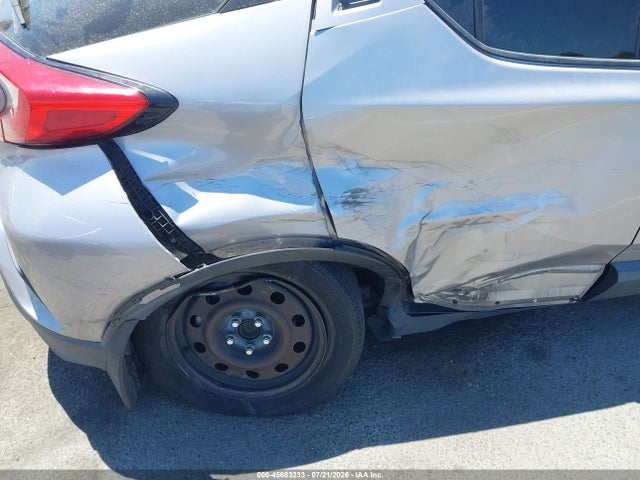 JTNKHMBX4L1084675 Toyota C-HR LE