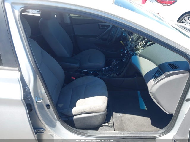 5NPDH4AE6FH561181 Hyundai ELANTRA SE