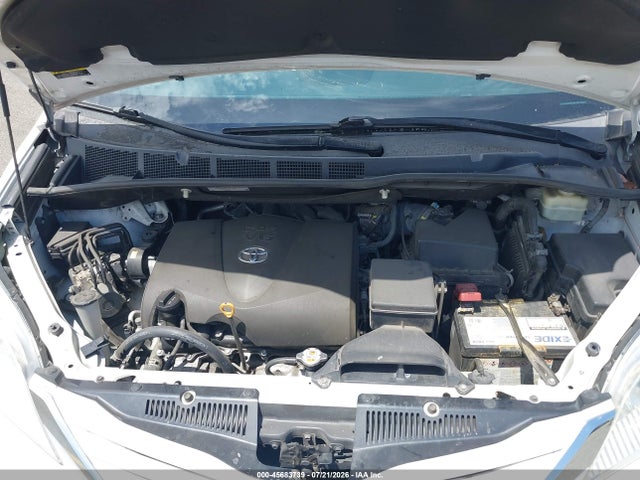 5TDKZ3DC4HS783434 Toyota Sienna Le 8 Passenger