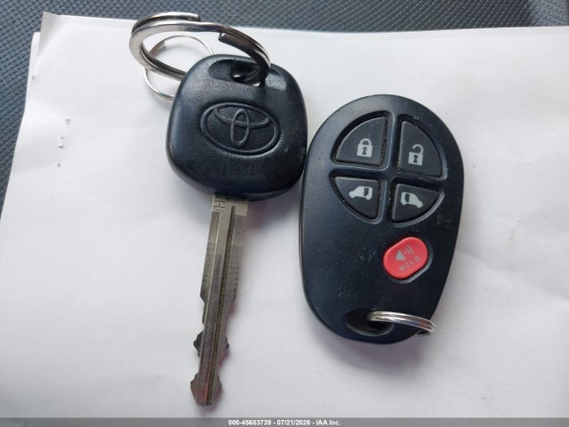 5TDKZ3DC4HS783434 Toyota Sienna Le 8 Passenger