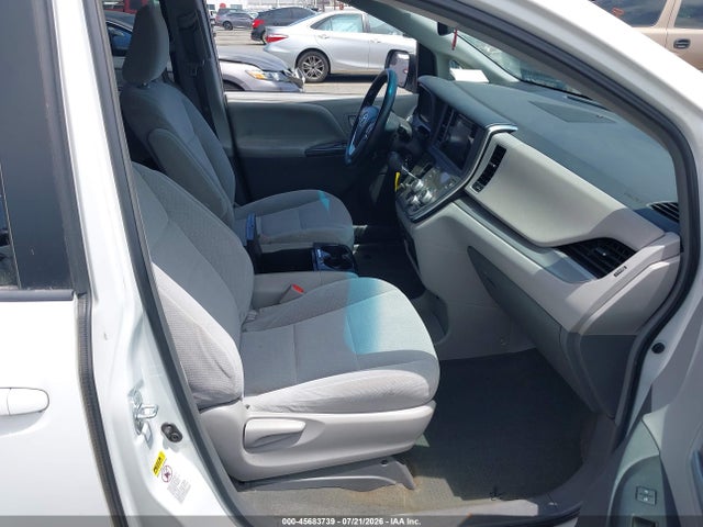 5TDKZ3DC4HS783434 Toyota Sienna Le 8 Passenger