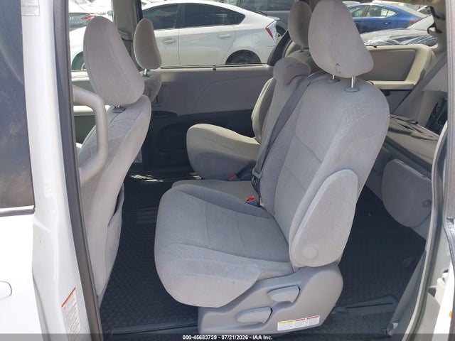 5TDKZ3DC4HS783434 Toyota Sienna Le 8 Passenger