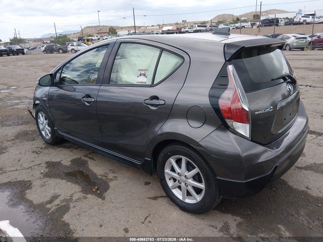 Toyota Prius C One 2017 JTDKDTB30H1592575 Image 3