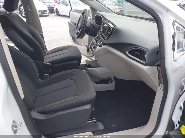 45683967 :رقم المزاد ، 2C4RC1AG2LR146247 vin ، 2020 Chrysler Voyager L مزاد بيع