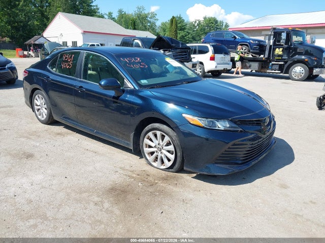 45684065 :رقم المزاد ، 4T1B11HK5JU531265 vin ، 2018 Toyota Camry Le مزاد بيع