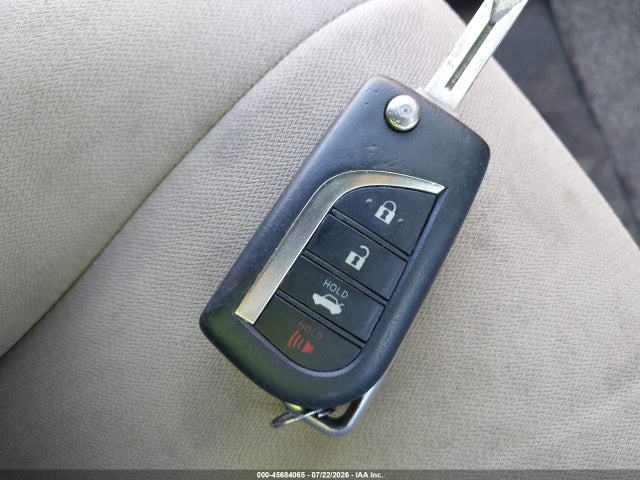 45684065 :رقم المزاد ، 4T1B11HK5JU531265 vin ، 2018 Toyota Camry Le مزاد بيع