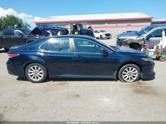 45684065 :رقم المزاد ، 4T1B11HK5JU531265 vin ، 2018 Toyota Camry Le مزاد بيع