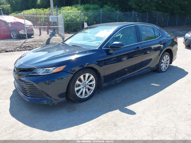 45684065 :رقم المزاد ، 4T1B11HK5JU531265 vin ، 2018 Toyota Camry Le مزاد بيع