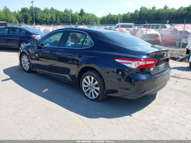 45684065 :رقم المزاد ، 4T1B11HK5JU531265 vin ، 2018 Toyota Camry Le مزاد بيع