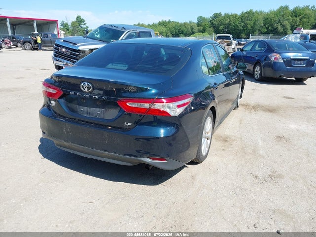 45684065 :رقم المزاد ، 4T1B11HK5JU531265 vin ، 2018 Toyota Camry Le مزاد بيع