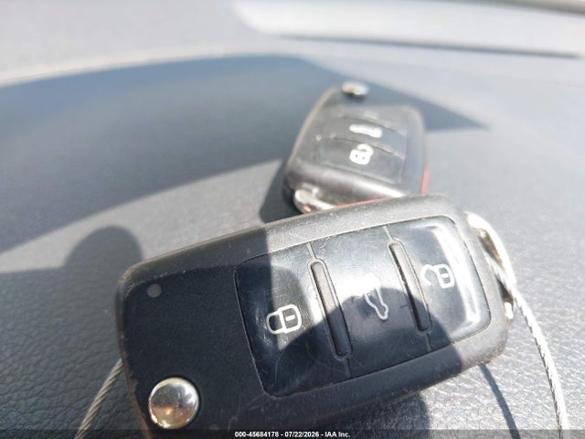 2015 Volkswagen Jetta 1.8t Se მანქანა იყიდება აუქციონზე, vin: 3VWD07AJ5FM337543, აუქციონის ნომერი: 45684178
