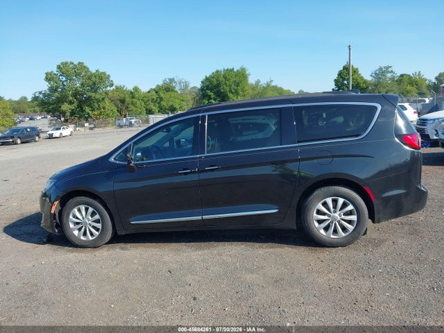 45684261 :رقم المزاد ، 2C4RC1BG2HR609431 vin ، 2017 Chrysler Pacifica Touring-l مزاد بيع