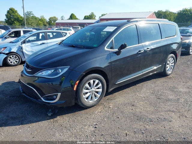 45684261 :رقم المزاد ، 2C4RC1BG2HR609431 vin ، 2017 Chrysler Pacifica Touring-l مزاد بيع