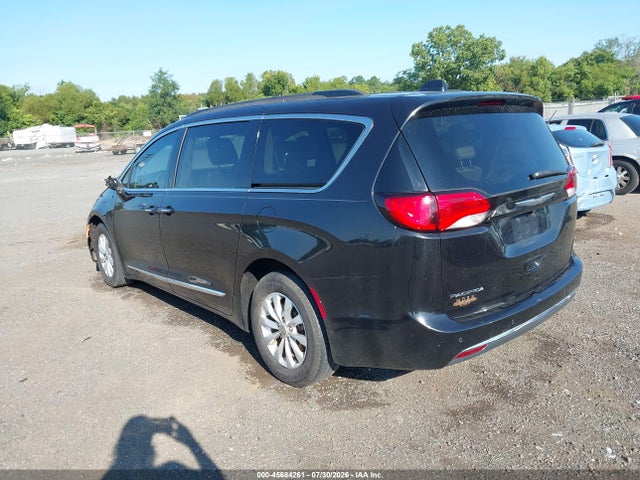 45684261 :رقم المزاد ، 2C4RC1BG2HR609431 vin ، 2017 Chrysler Pacifica Touring-l مزاد بيع