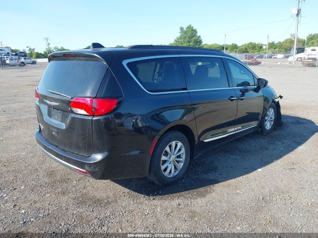 45684261 :رقم المزاد ، 2C4RC1BG2HR609431 vin ، 2017 Chrysler Pacifica Touring-l مزاد بيع