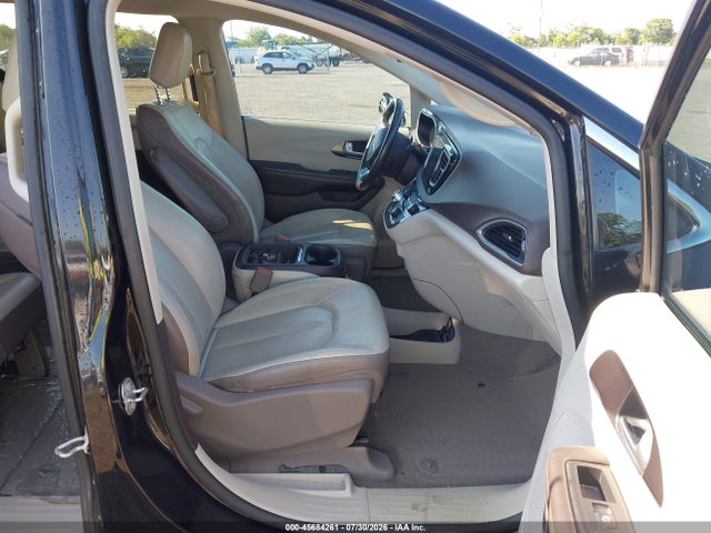 45684261 :رقم المزاد ، 2C4RC1BG2HR609431 vin ، 2017 Chrysler Pacifica Touring-l مزاد بيع