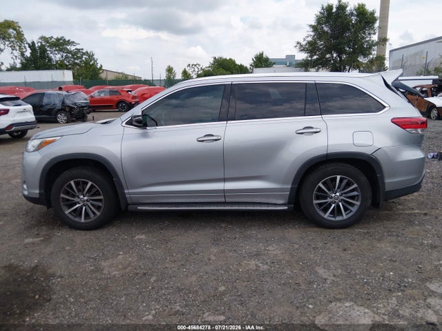 5TDJZRFH3JS550299 Toyota Highlander Xle
