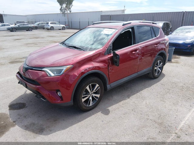 Toyota Rav4 Xle 2018 2T3WFREV2JW460615 Image 2