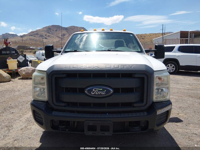 Ford F-350 Chassis Xl 2015 1FD8X3G63FED30846 Image 12